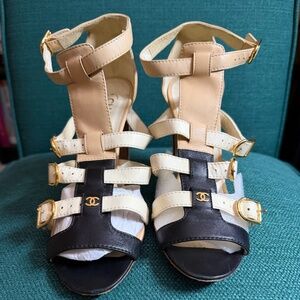 AUTHENTIC Chanel CC Logo Leather Strappy Gladiator Heeled Sandals Shoes size 40